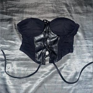 Black corset strapless crop